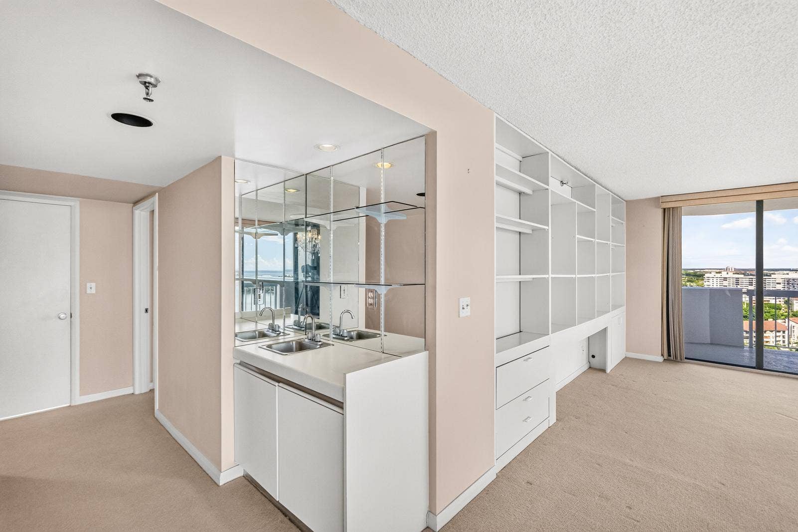 123 Lakeshore Drive, #1945, North Palm Beach, FL 33408 Wet Bar