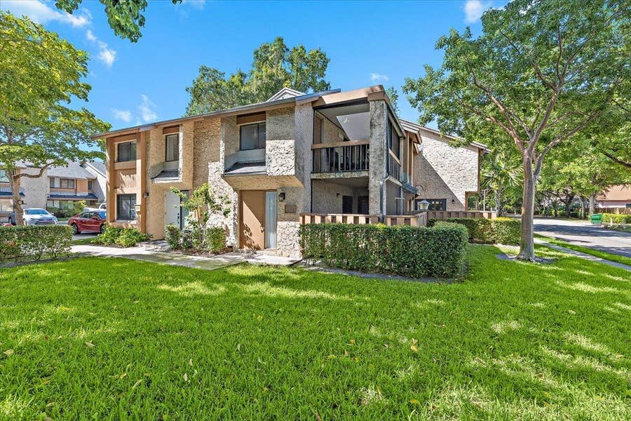 Property photo for 130 WIMBLEDON LAKE Drive, Plantation, FL