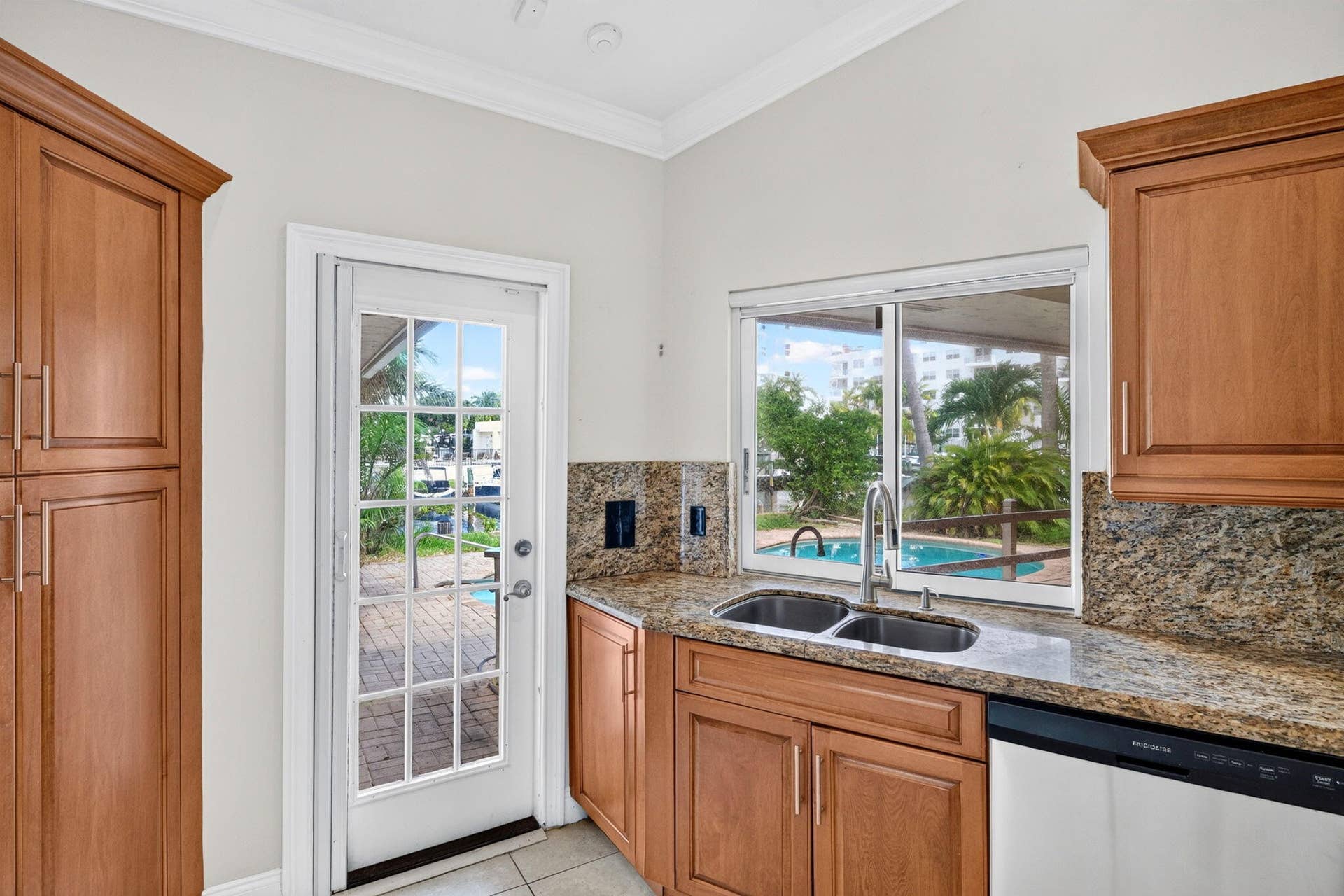 1920 E Terra Mar Drive, Lauderdale By The Sea, FL 33062 26-web-or-mls-699A8685