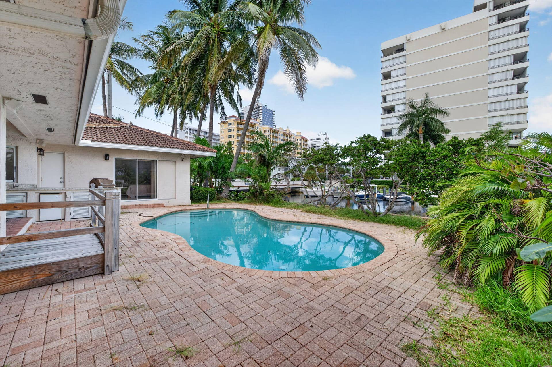 1920 E Terra Mar Drive, Lauderdale By The Sea, FL 33062 54-web-or-mls-699A8971