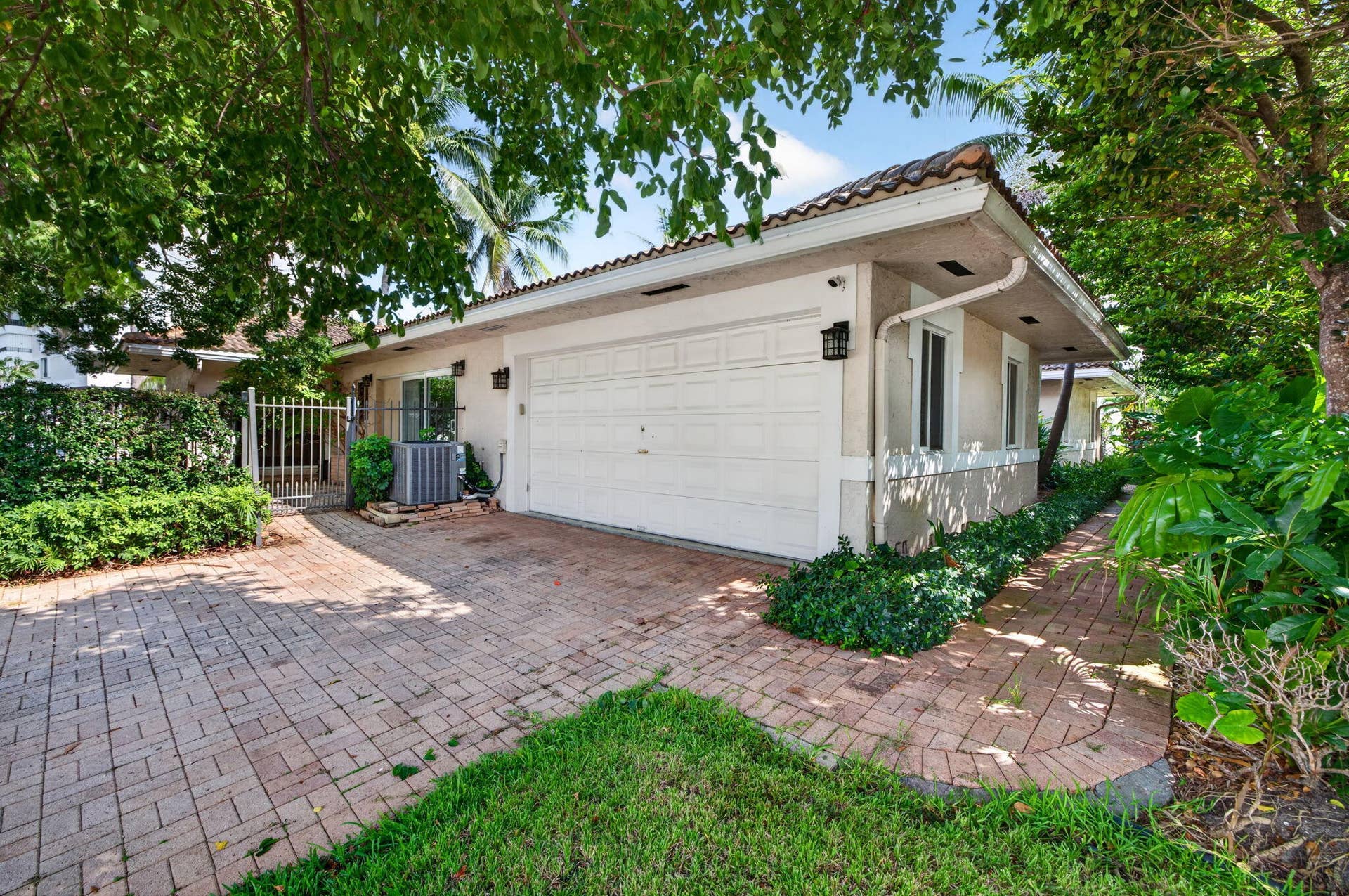 1920 E Terra Mar Drive, Lauderdale By The Sea, FL 33062 4-web-or-mls-699A8481