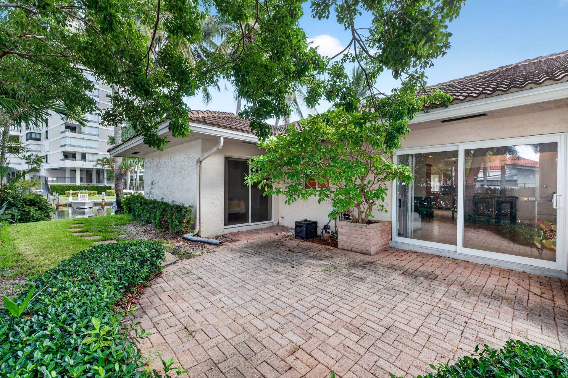 1920 E Terra Mar Drive, Lauderdale By The Sea, FL 33062 61-web-or-mls-699A9036