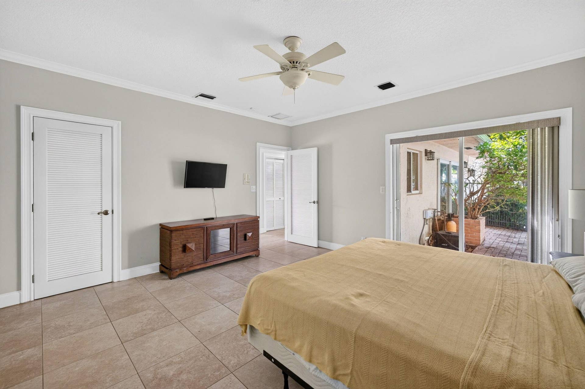 1920 E Terra Mar Drive, Lauderdale By The Sea, FL 33062 42-web-or-mls-699A8826