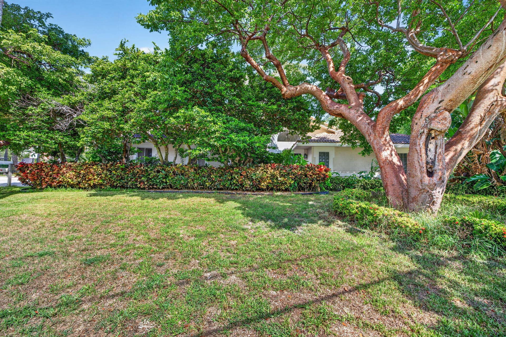 1920 E Terra Mar Drive, Lauderdale By The Sea, FL 33062 2-web-or-mls-699A8471