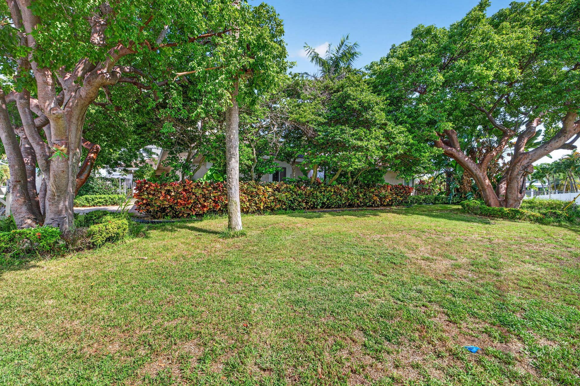 1920 E Terra Mar Drive, Lauderdale By The Sea, FL 33062 3-web-or-mls-699A8476