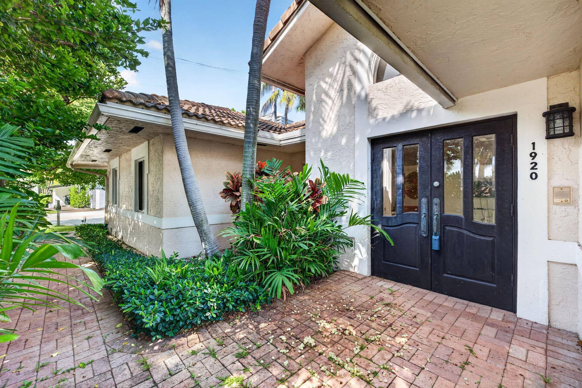 1920 E Terra Mar Drive, Lauderdale By The Sea, FL 33062 6-web-or-mls-699A8496