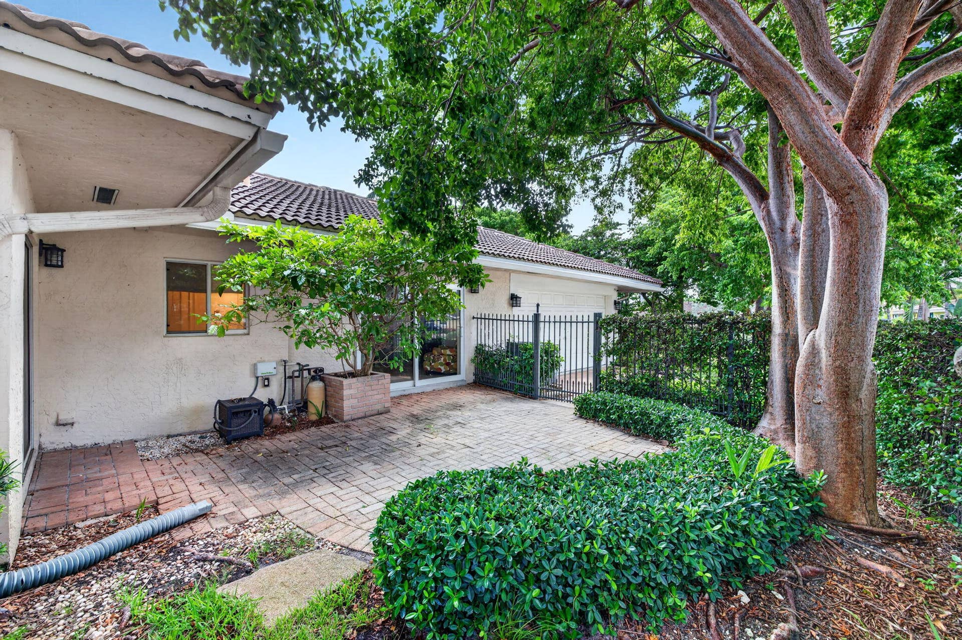1920 E Terra Mar Drive, Lauderdale By The Sea, FL 33062 59-web-or-mls-699A9021