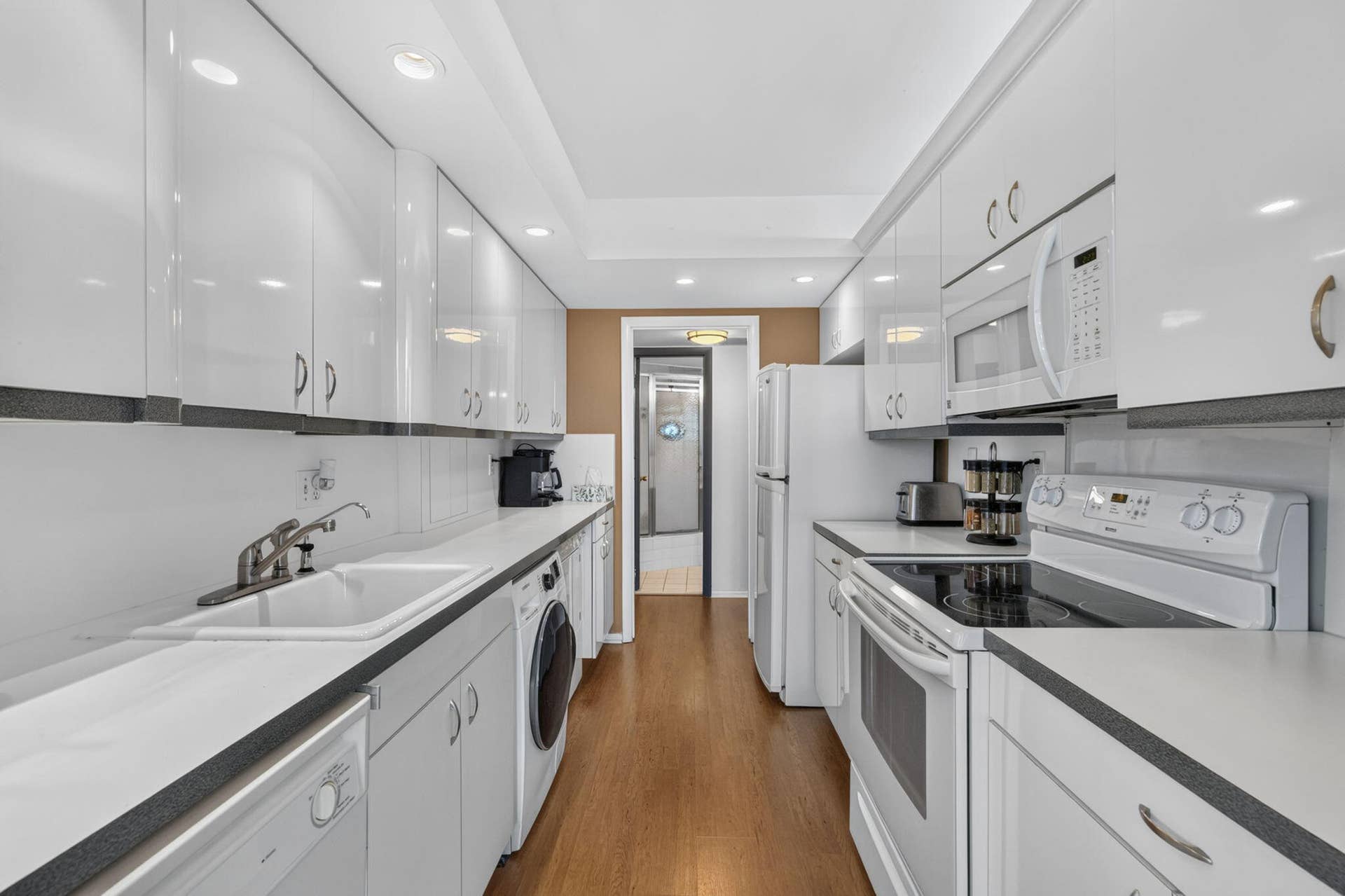 1620 S Ocean Boulevard, #Ph C, Pompano Beach, FL 33062 Kitchen