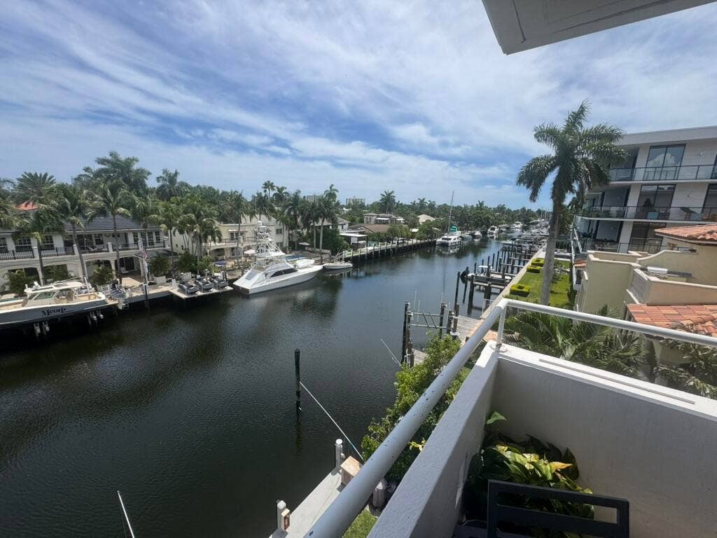 180 Isle Of Venice Drive, #433, Fort Lauderdale, FL 33301 Waterfront property featuring dock access