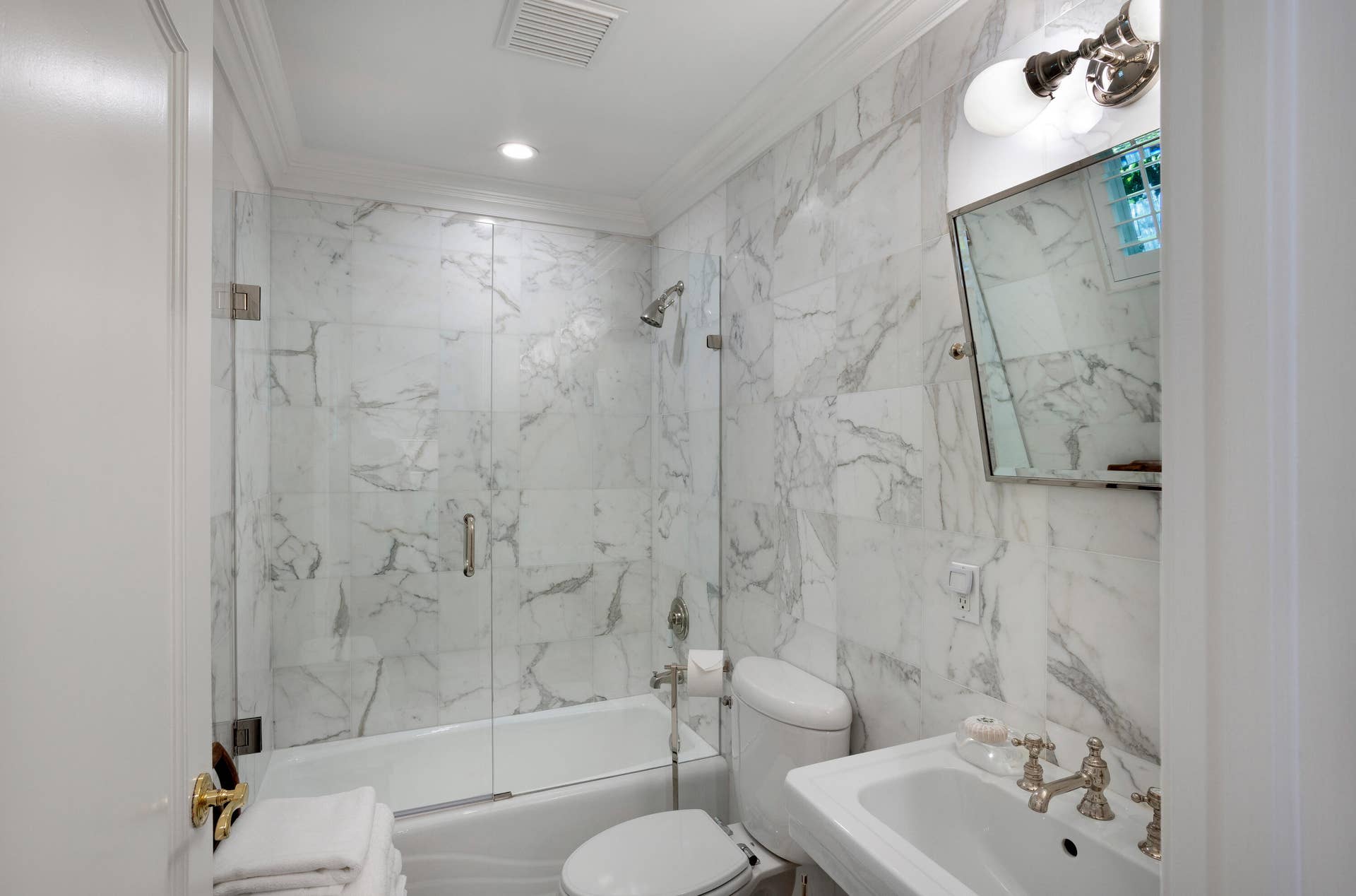 265 SANDPIPER Drive, Palm Beach, Palm Beach, FL 33480 mls_GUEST_BATH_ANGLE_TWO