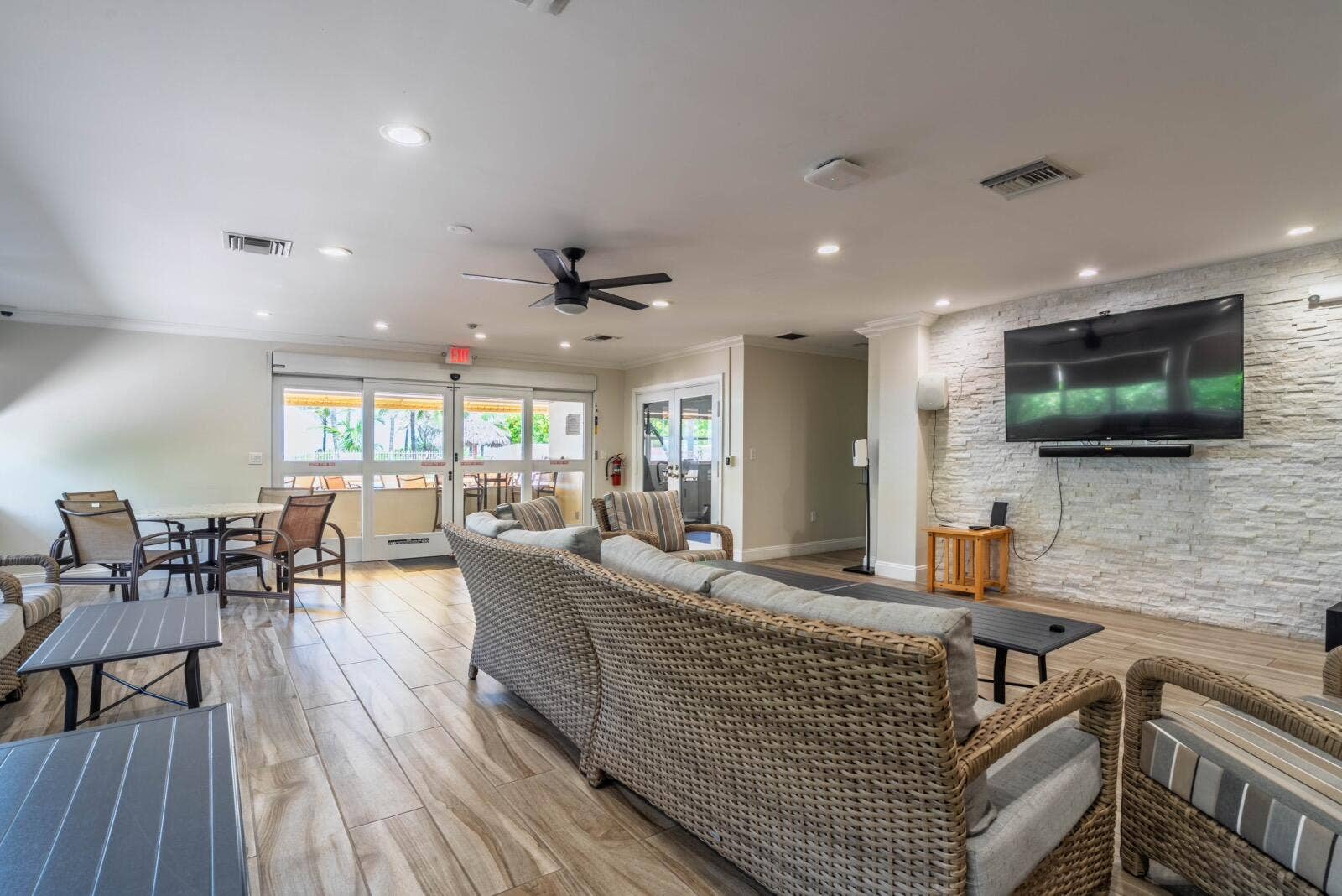 401 BRINY Avenue, #315, Pompano Beach, FL 33062 IMG_5468