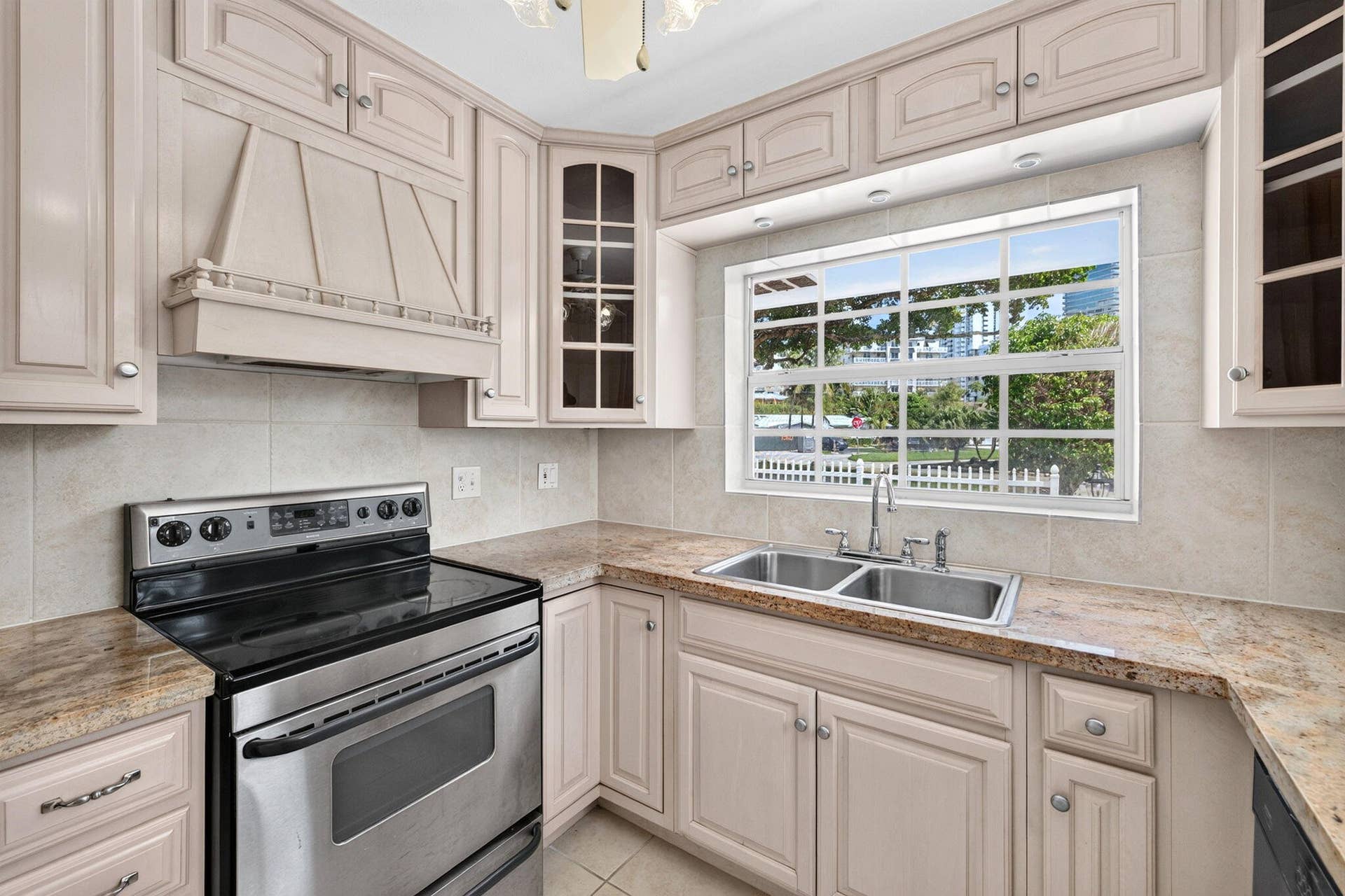 1345 E Terra Mar Drive, Pompano Beach, FL 33062 20-web-or-mls-699A8161