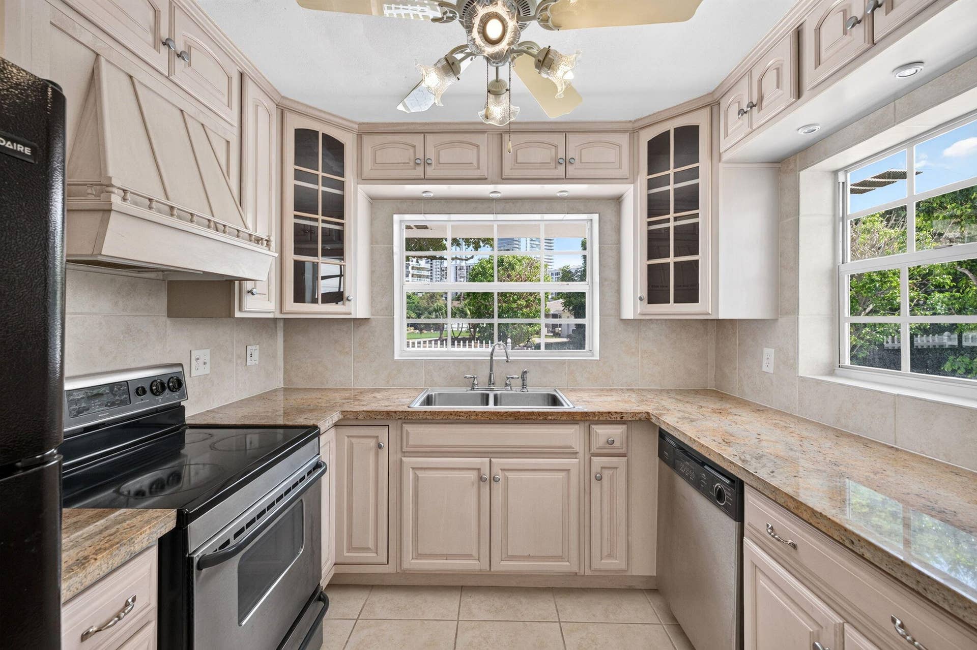 1345 E Terra Mar Drive, Pompano Beach, FL 33062 19-web-or-mls-699A8159