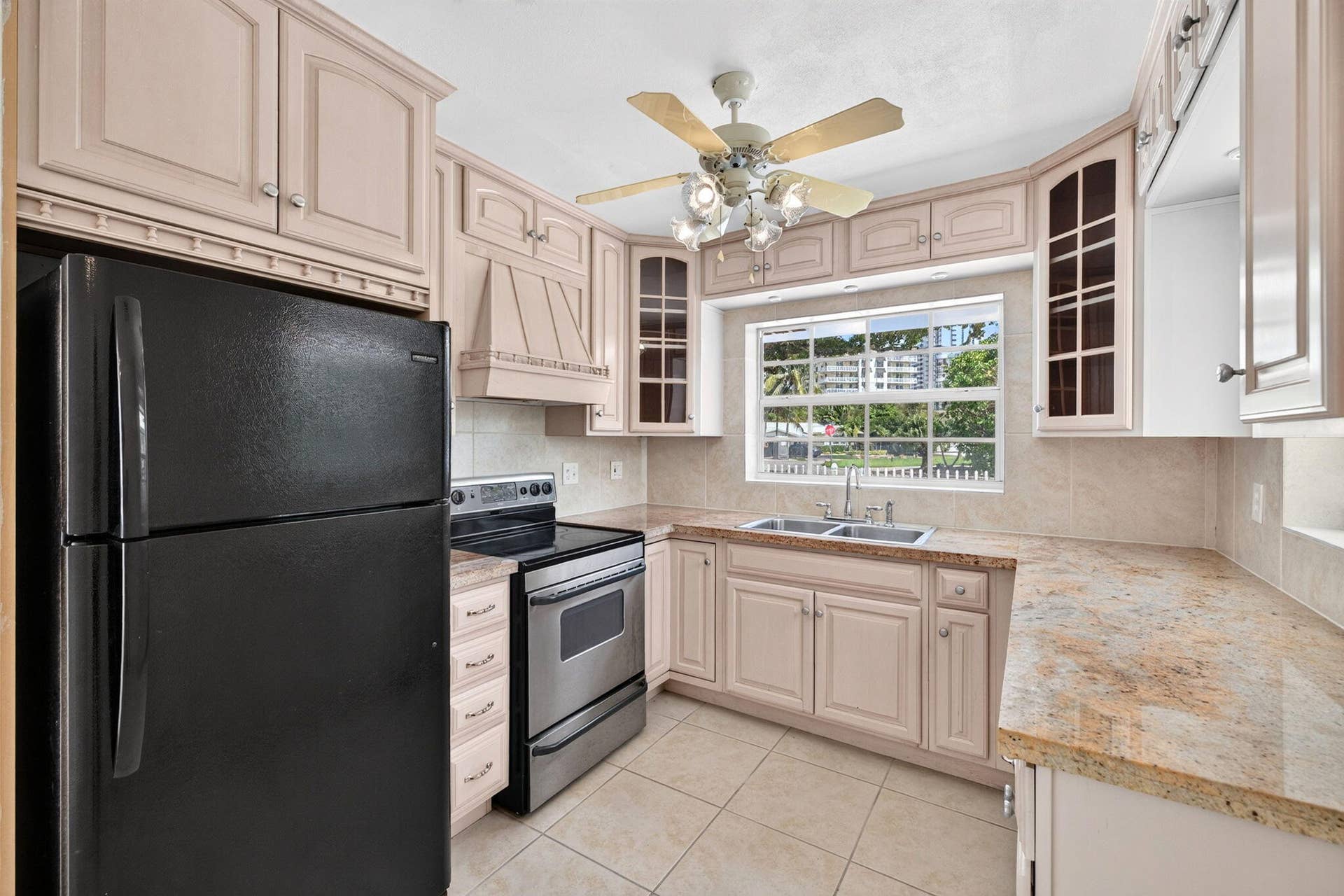 1345 E Terra Mar Drive, Pompano Beach, FL 33062 18-web-or-mls-699A8152