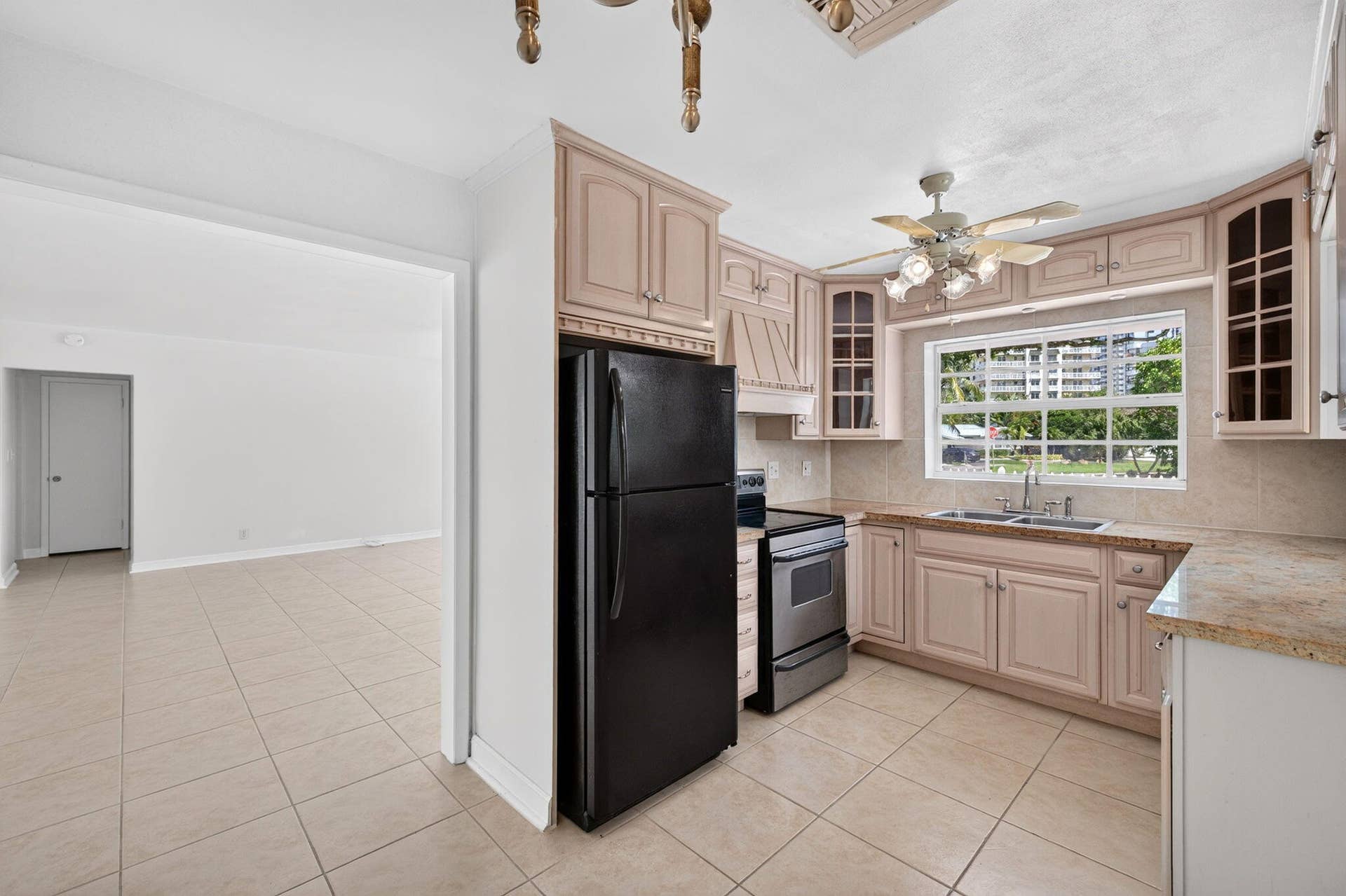 1345 E Terra Mar Drive, Pompano Beach, FL 33062 17-web-or-mls-699A8146