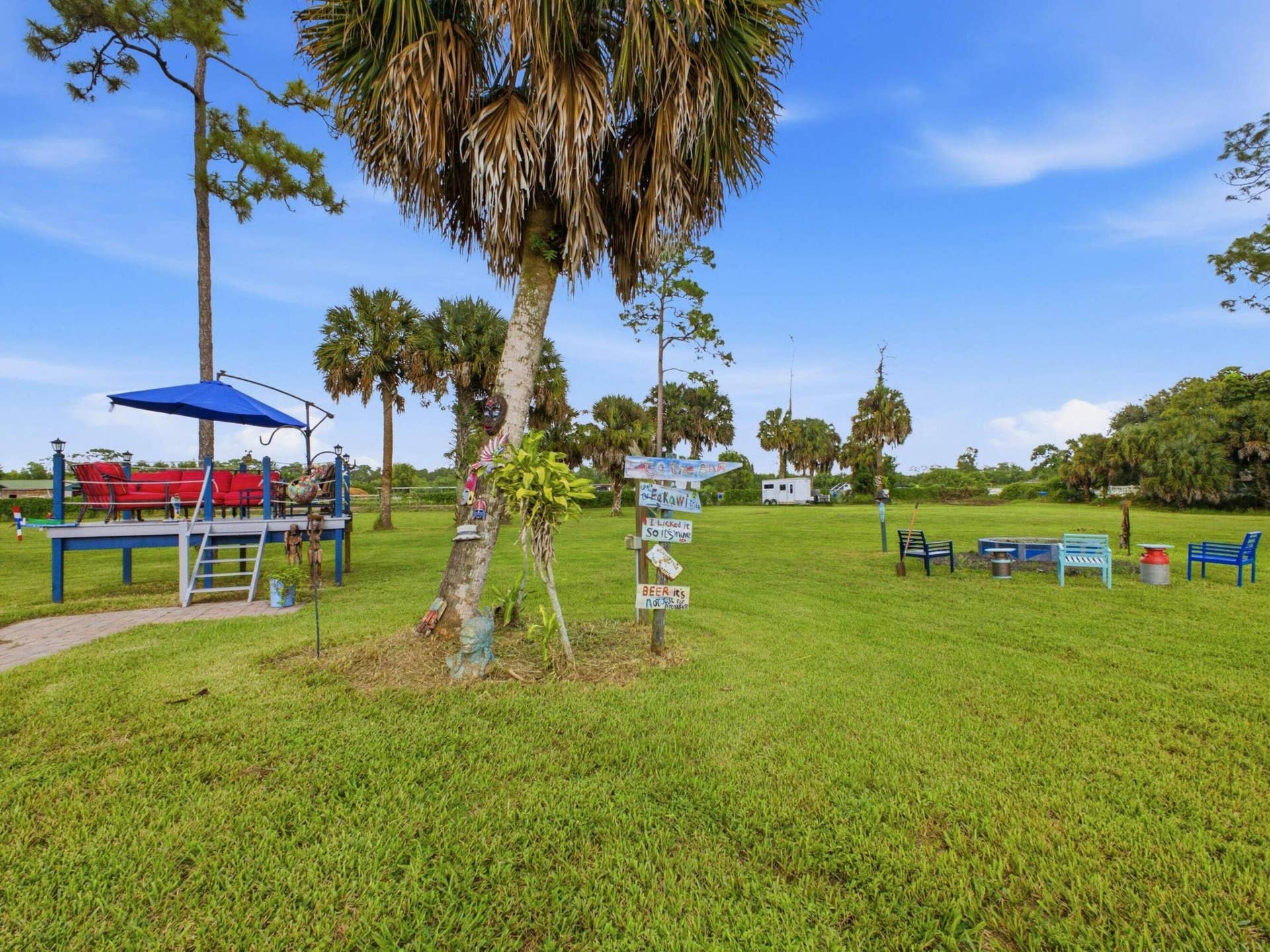 14171 BIDDEX Road, Loxahatchee Groves, FL 33470 Yard Deck Fire-pit