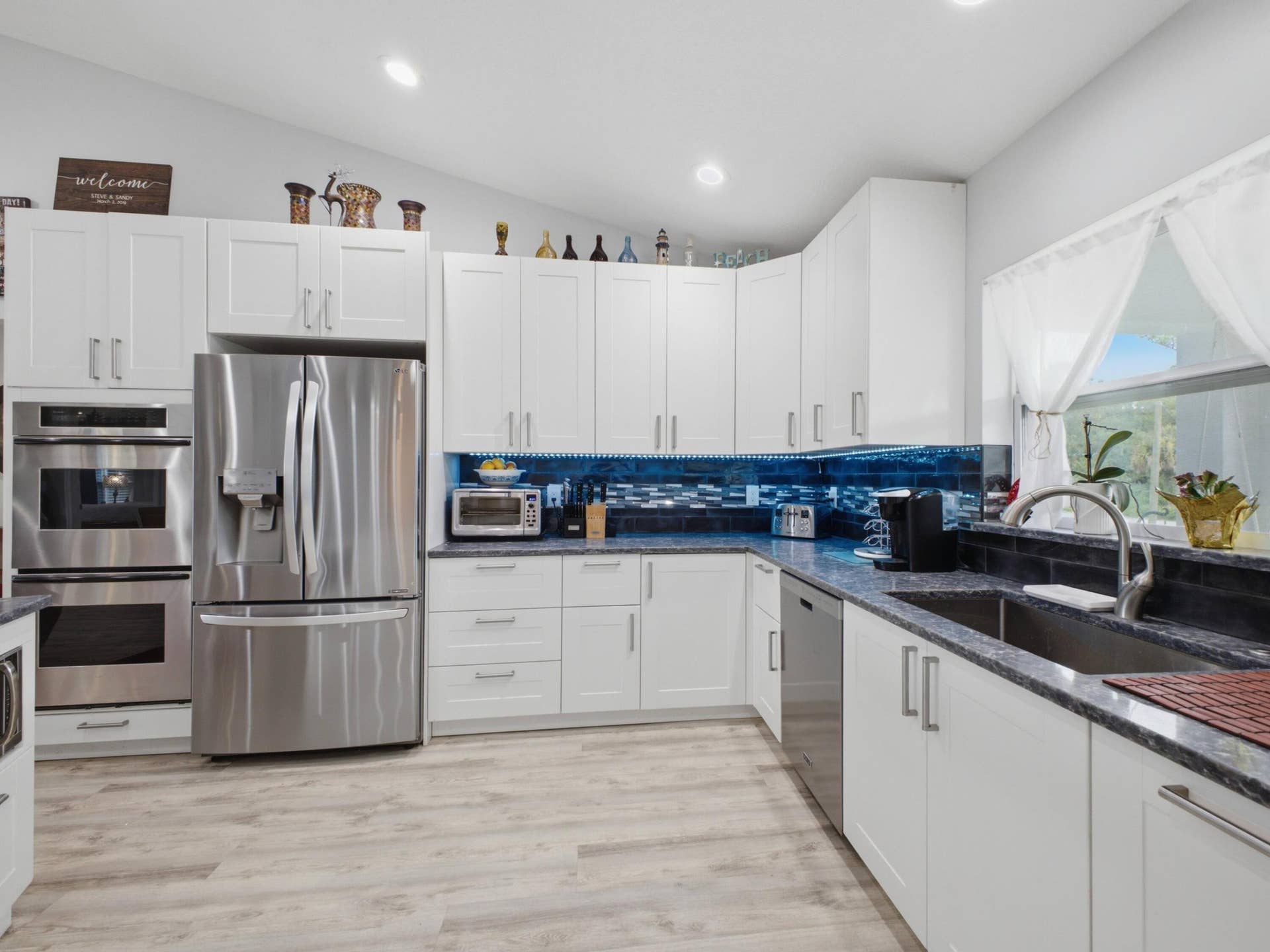 14171 BIDDEX Road, Loxahatchee Groves, FL 33470 Kitchen