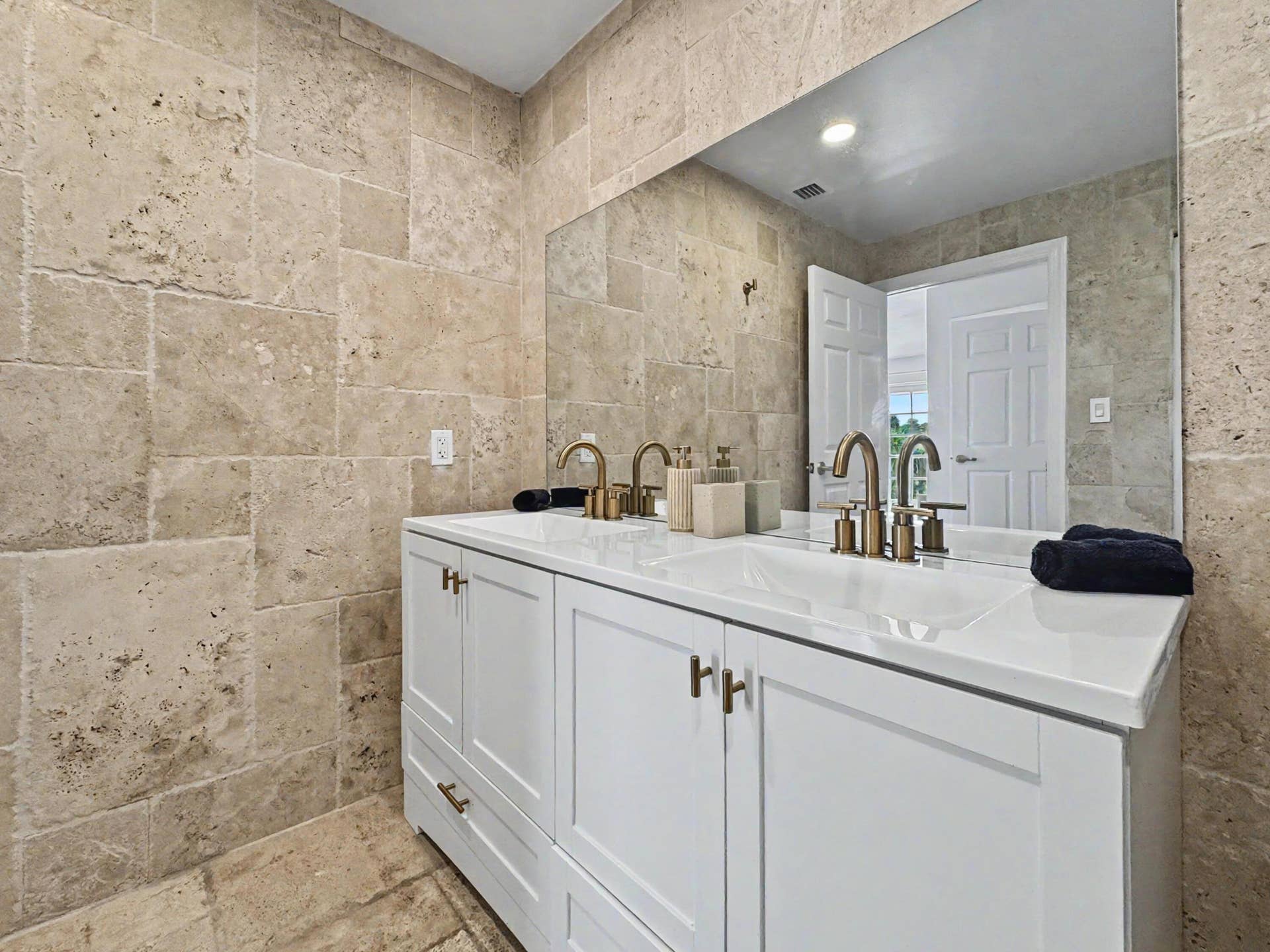 2836 NW 11TH Avenue, Wilton Manors, FL 33311 image00043