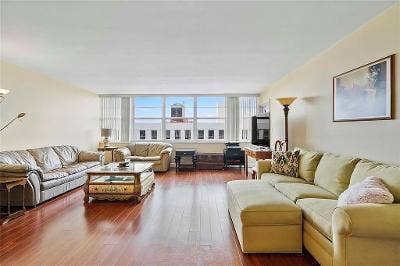 1160 N FEDERAL Highway, #1020, Fort Lauderdale, FL 33304 Spacious Living Room