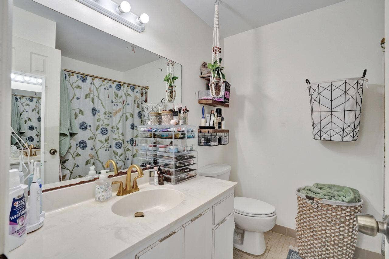 UPstairs full bath