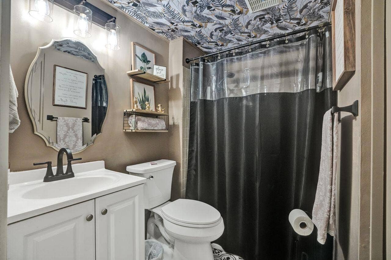 Downstairs full bath