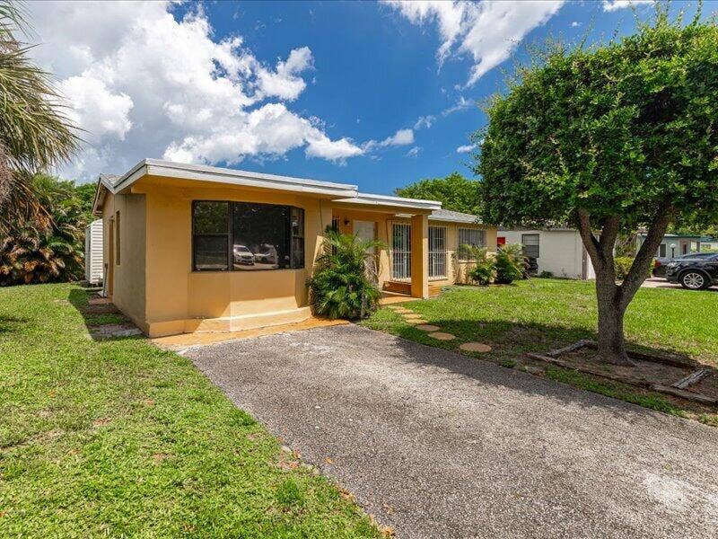 91 NE 6TH Court, Deerfield Beach, FL 33441 Eront Yard