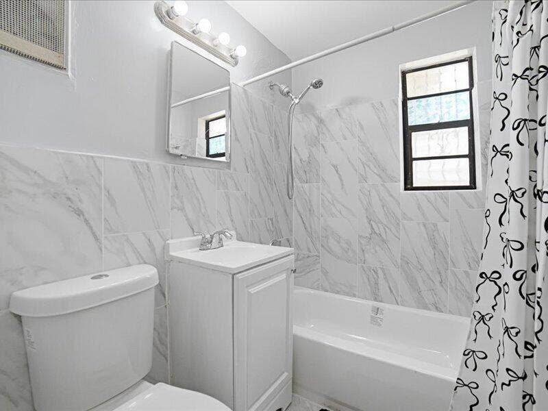 91 NE 6TH Court, Deerfield Beach, FL 33441 Bathroom 2