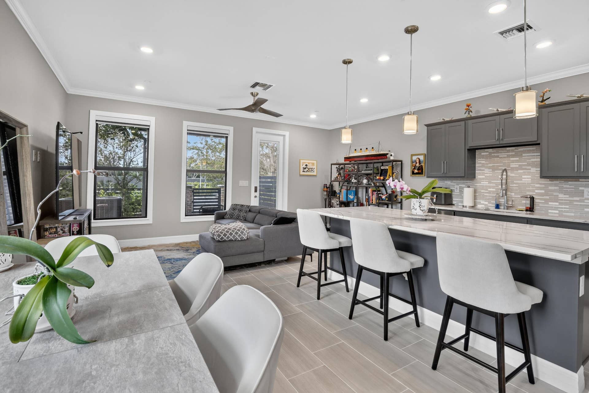 765 NW 84TH Terrace, Plantation, FL 33324 Open-concept living area featuring wood-finish flooring, recessed lighting, and crown molding
