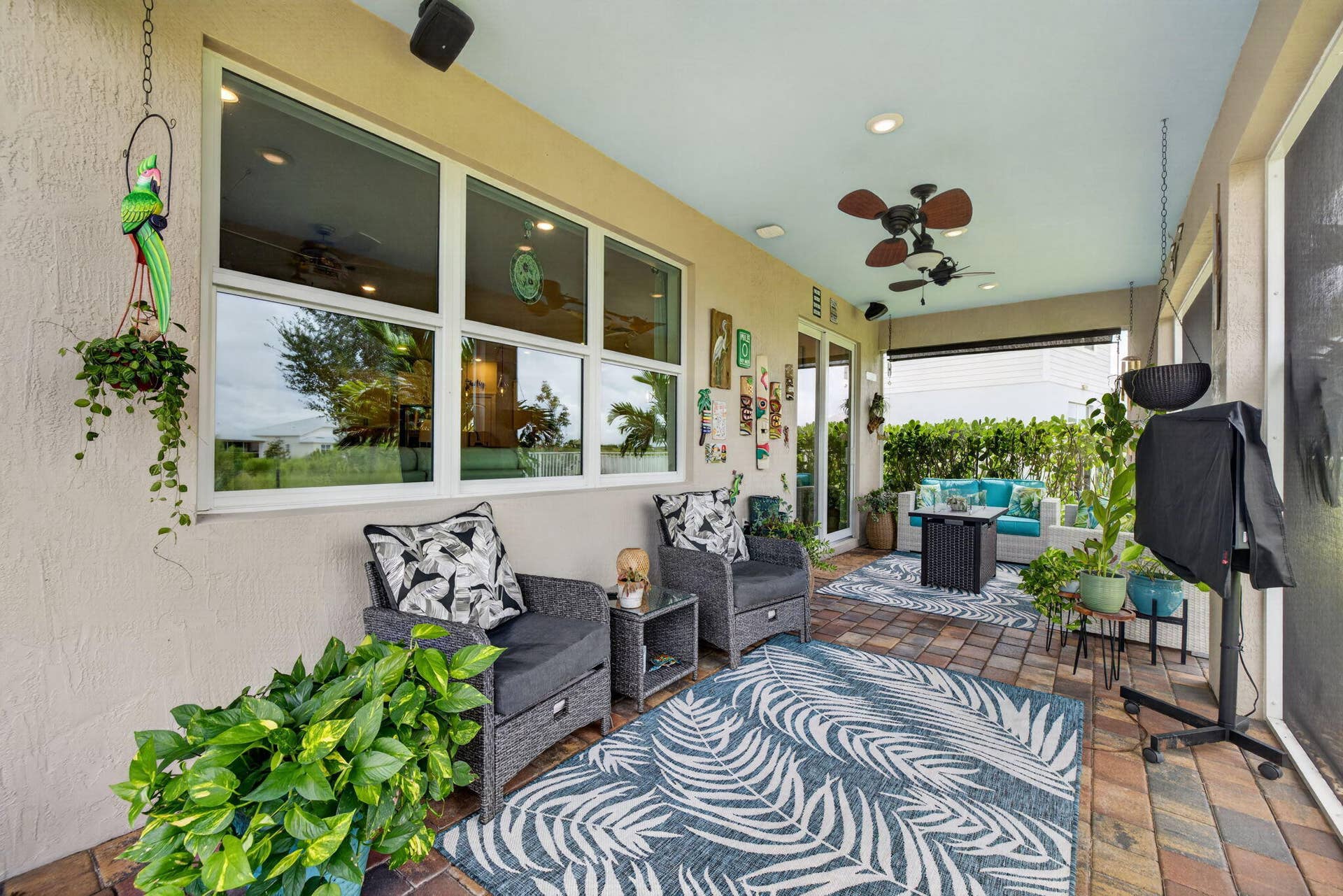 10521 SW CAPTIVA Drive, Port St Lucie, FL 34987 ight Bright and Entertainment READY