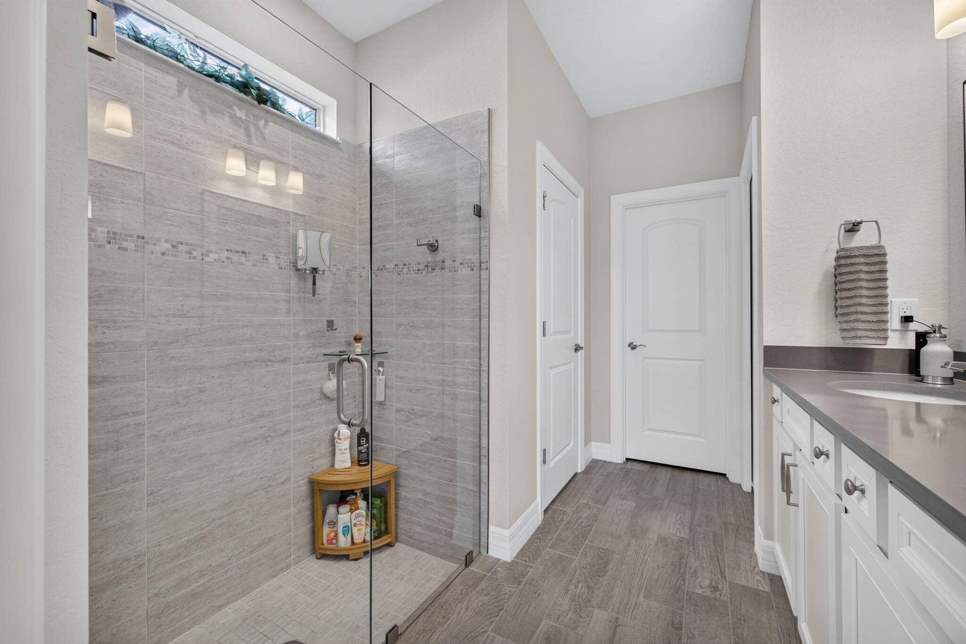 10521 SW CAPTIVA Drive, Port St Lucie, FL 34987 Custom Primary Shower