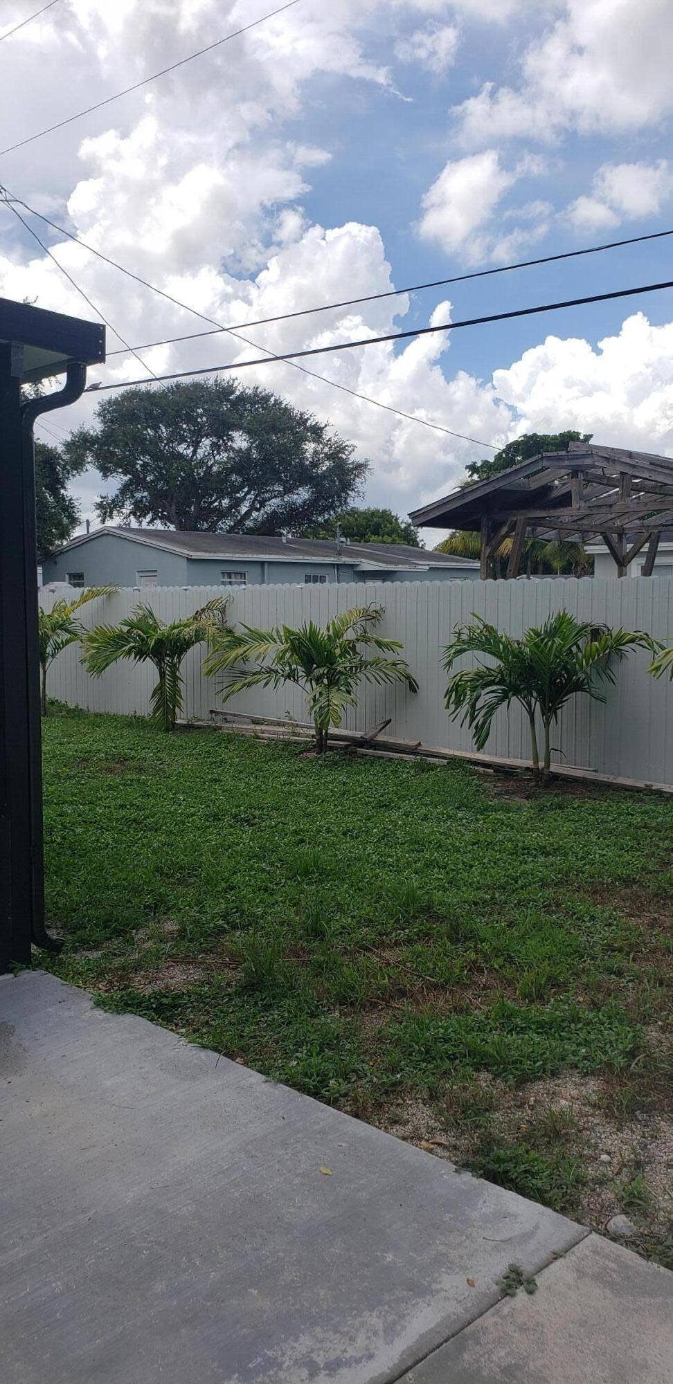 1520 N 68th Terrace, Hollywood, FL 33024 joelbacky