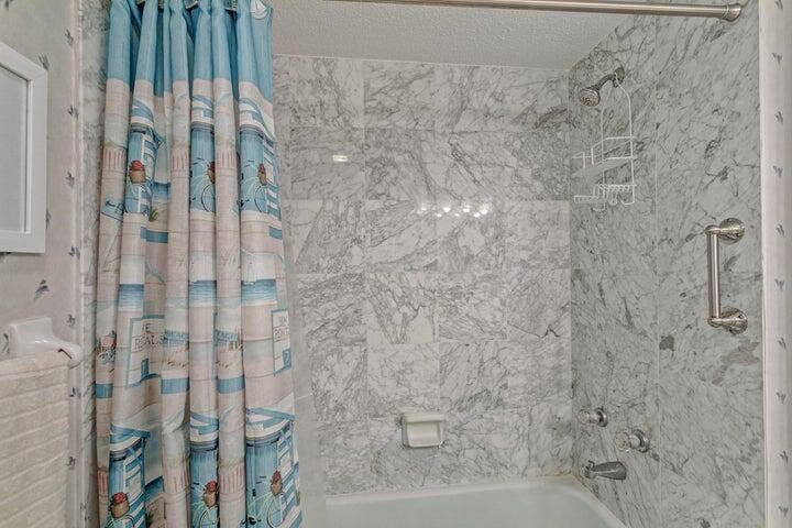 1201 N SUGAR SANDS Boulevard, #3, Singer Island, FL 33404 SHOWER