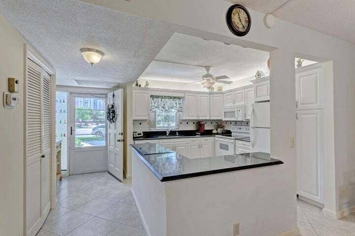 1201 N SUGAR SANDS Boulevard, #3, Singer Island, FL 33404 KITCHEN