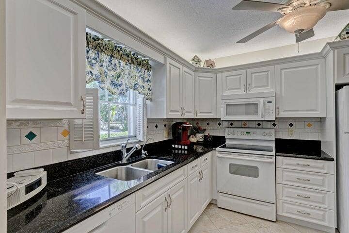 1201 N SUGAR SANDS Boulevard, #3, Singer Island, FL 33404 KITCHEN