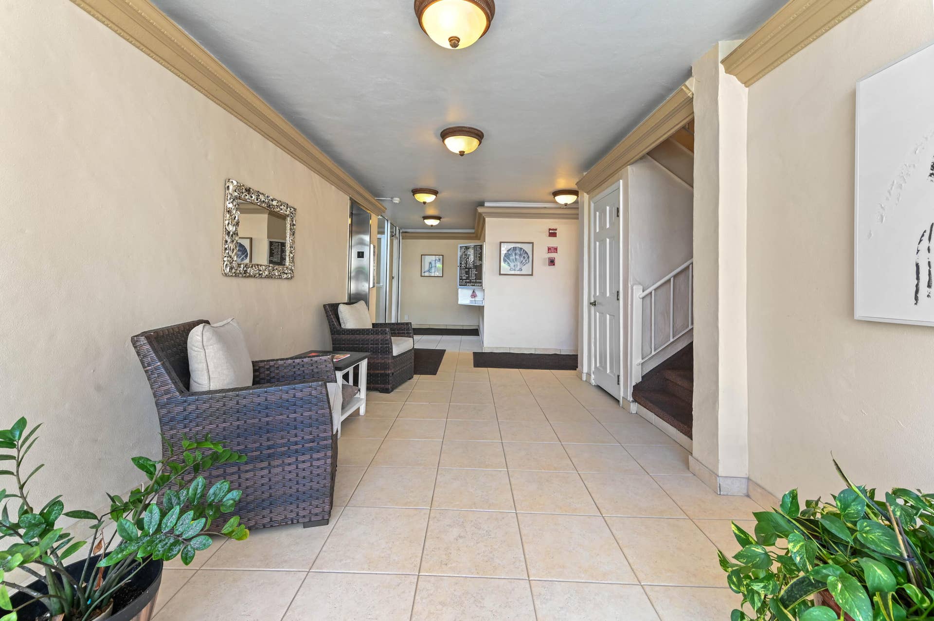 3575 S OCEAN Boulevard, #309, South Palm Beach, FL 33480 04 Entry 01