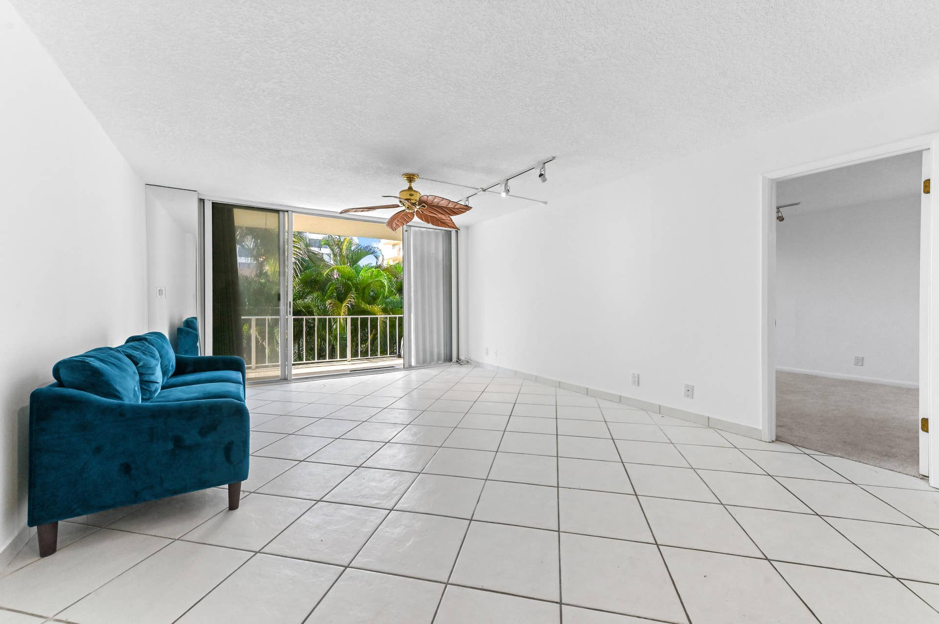 3575 S OCEAN Boulevard, #309, South Palm Beach, FL 33480 08 Livingroom 02