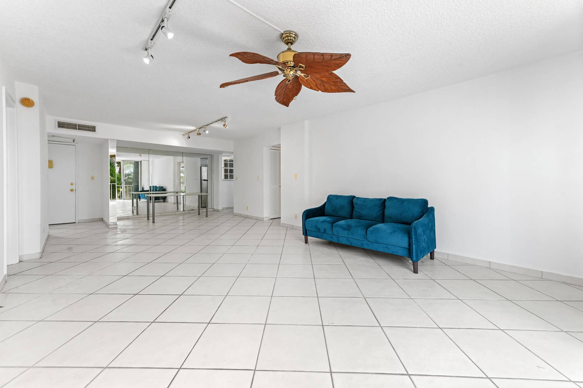 3575 S OCEAN Boulevard, #309, South Palm Beach, FL 33480 09 Livingroom 03
