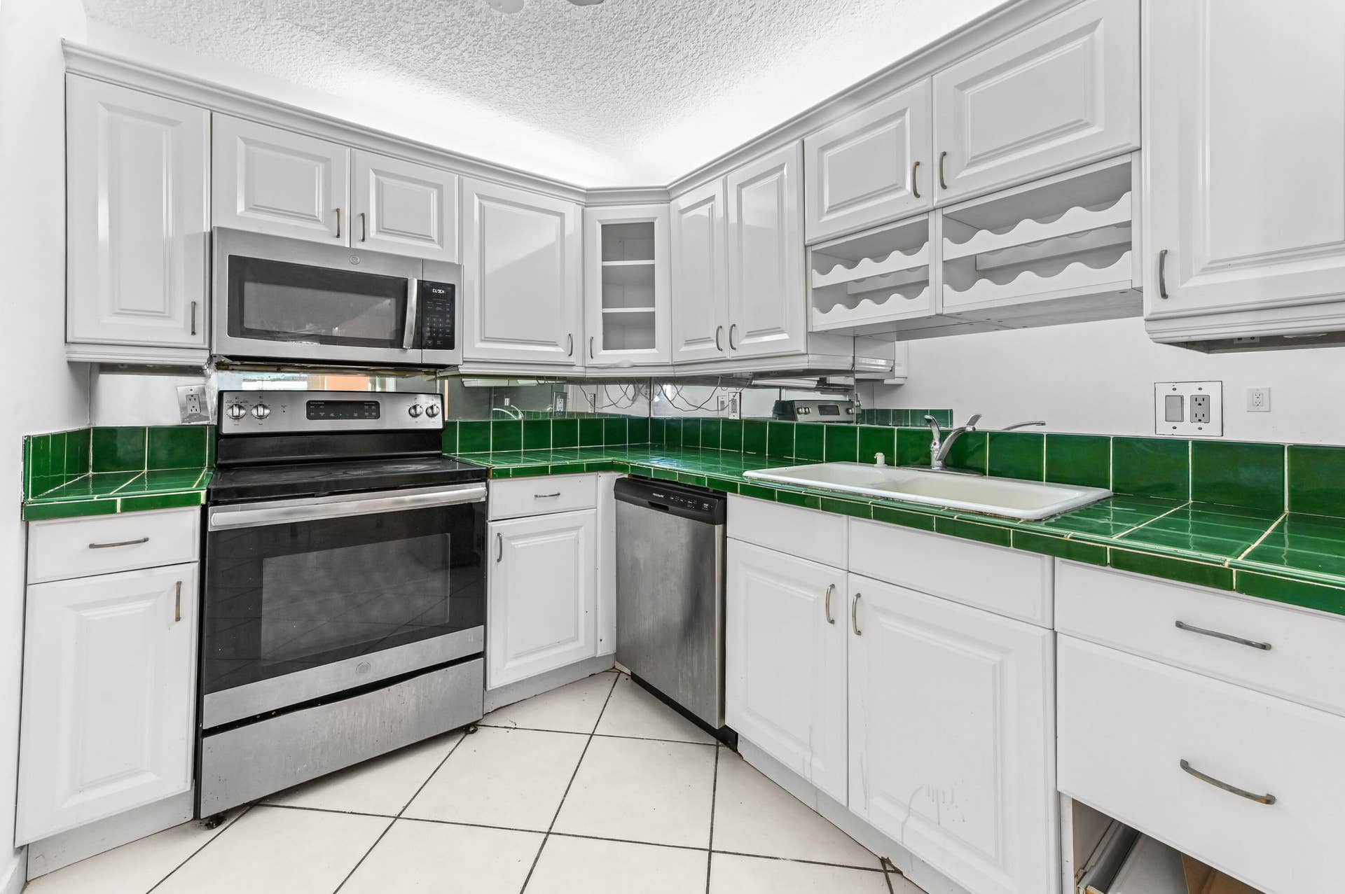 3575 S OCEAN Boulevard, #309, South Palm Beach, FL 33480 13 Kitchen 02