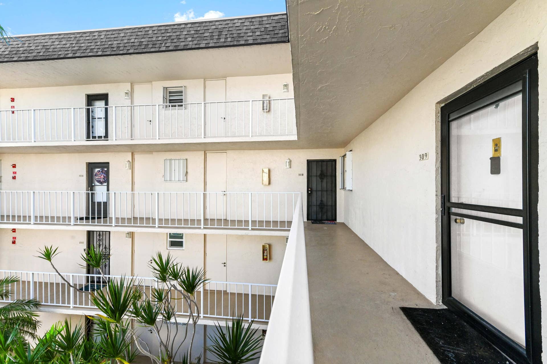 3575 S OCEAN Boulevard, #309, South Palm Beach, FL 33480 06 Entry 02