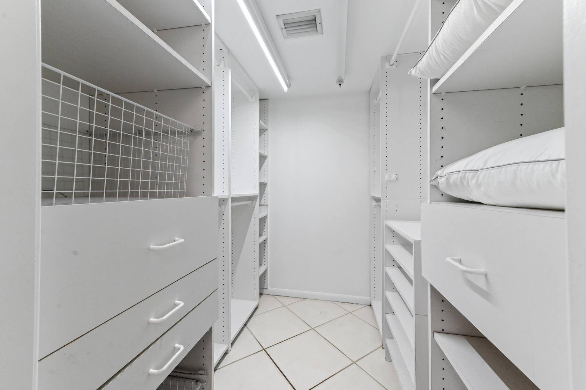 3575 S OCEAN Boulevard, #309, South Palm Beach, FL 33480 WALKIN CLOSET BR 1