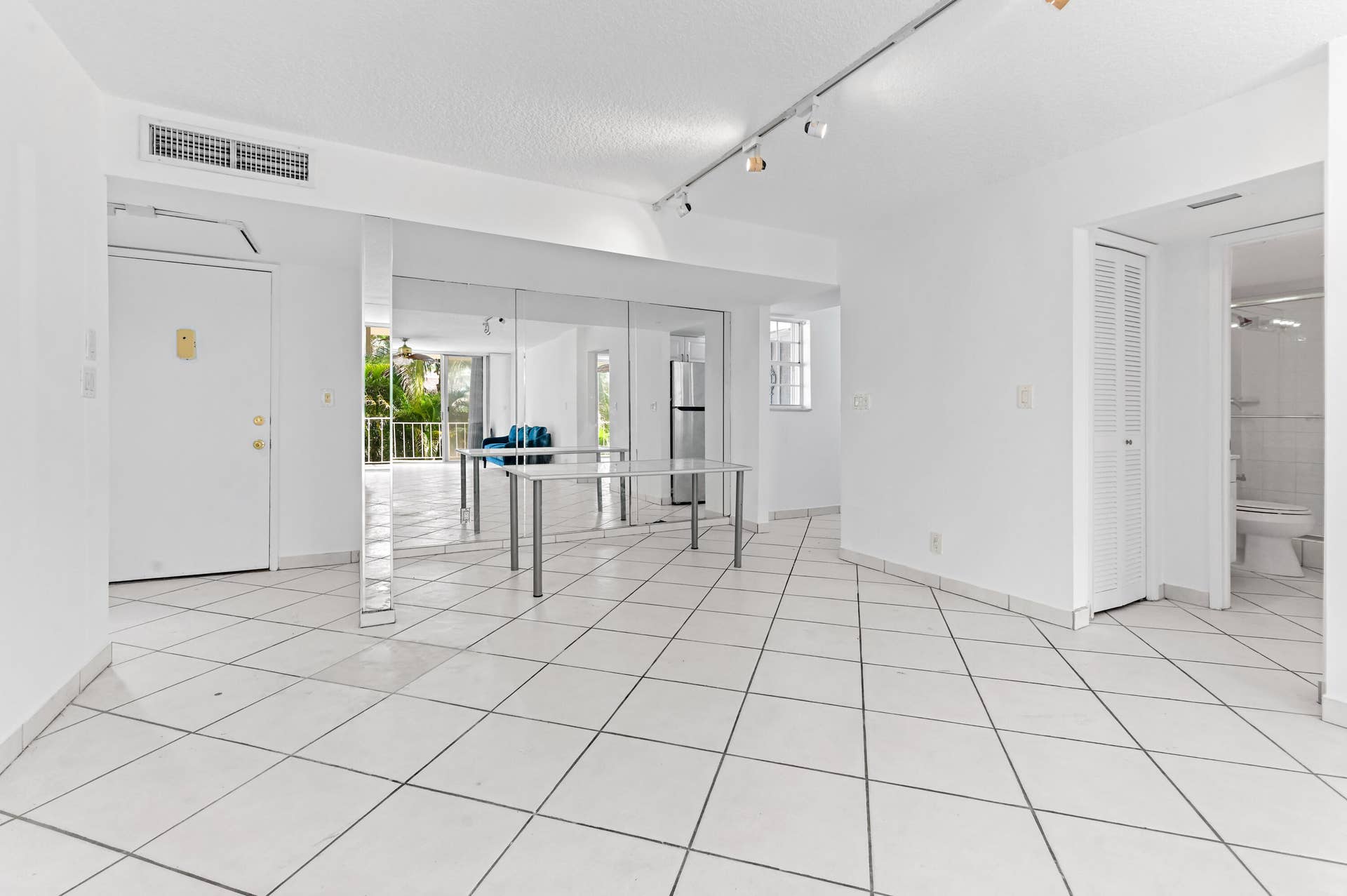3575 S OCEAN Boulevard, #309, South Palm Beach, FL 33480 10 Diningroom 01