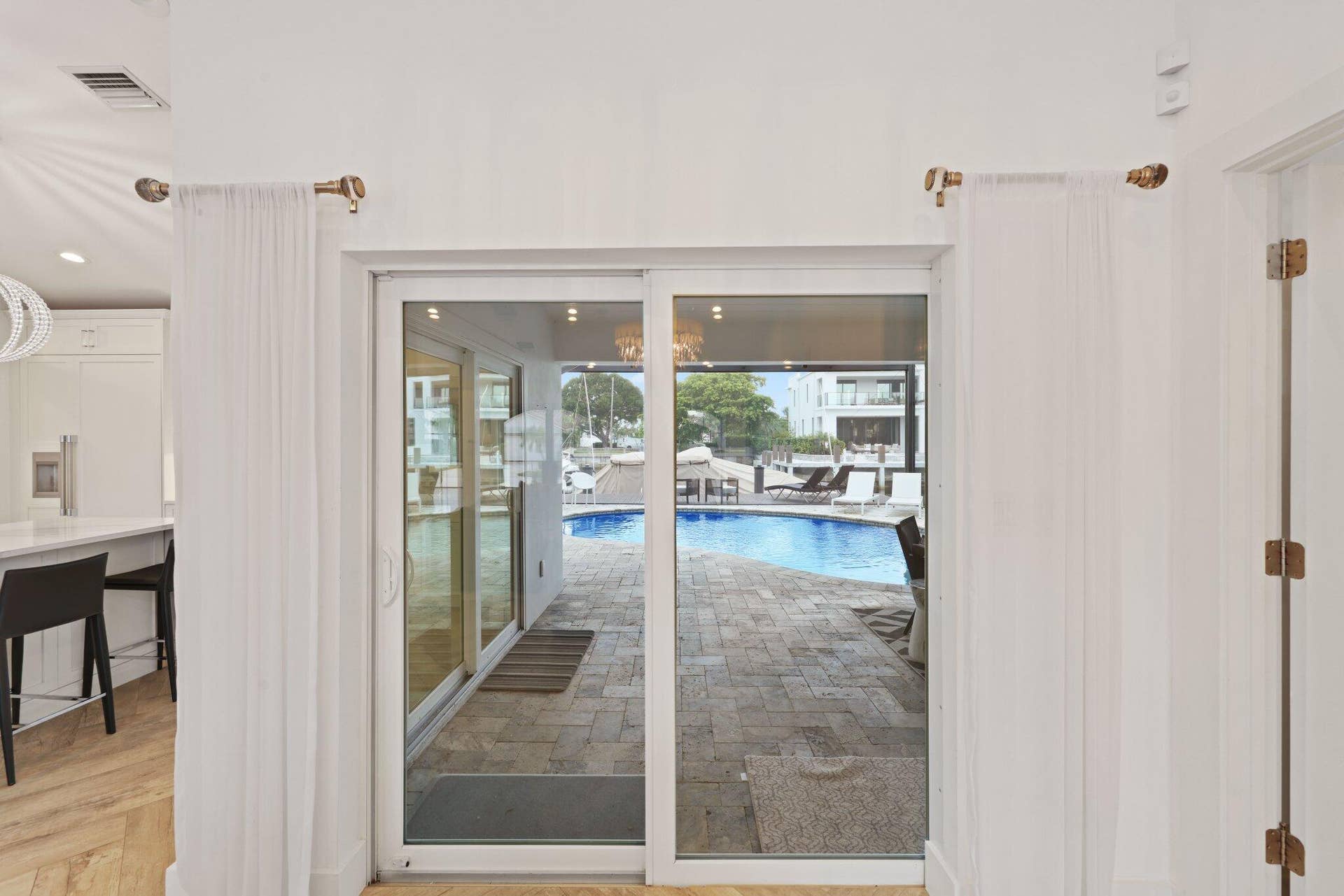 713 Forsyth Street, Boca Raton, FL 33487 Living Room Slider