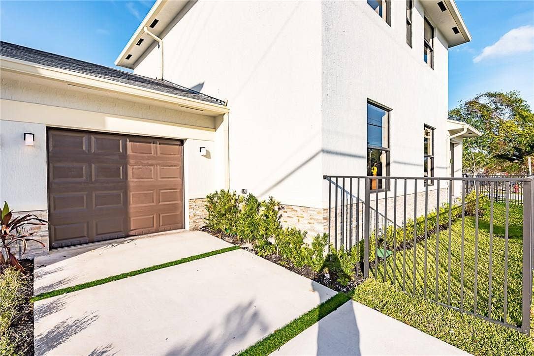 1101 NE 3RD Avenue, Fort Lauderdale, FL 33304 IMG_5881