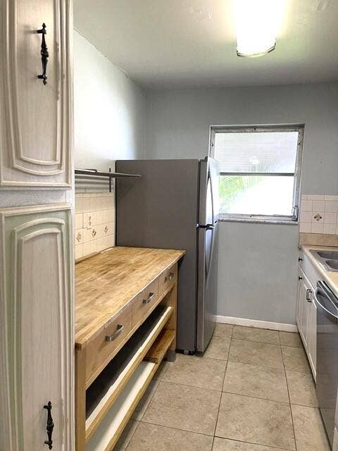 892 HIGH POINT Boulevard N, #B, Delray Beach, FL 33445 Galley Kitchen 1