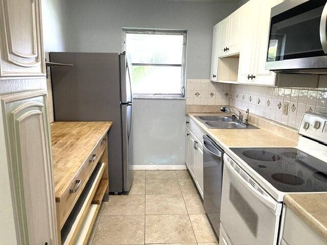892 HIGH POINT Boulevard N, #B, Delray Beach, FL 33445 Galley Kitchen with upated appliances