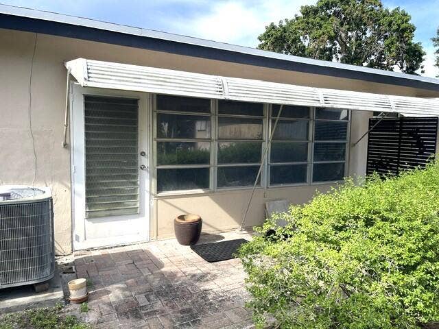 892 HIGH POINT Boulevard N, #B, Delray Beach, FL 33445 rear exterior view of villa and patio