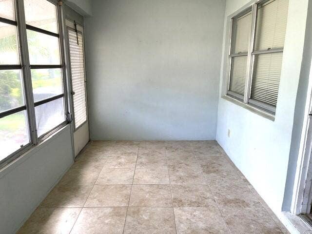 892 HIGH POINT Boulevard N, #B, Delray Beach, FL 33445 Enclosed Florida room 1