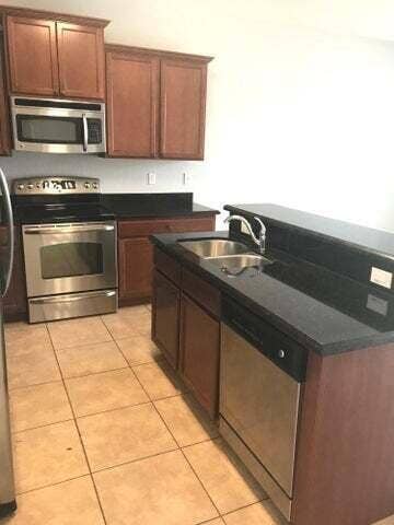 219 SW 7th Street, Pompano Beach, FL 33060 Plenty of ktch cabinets
