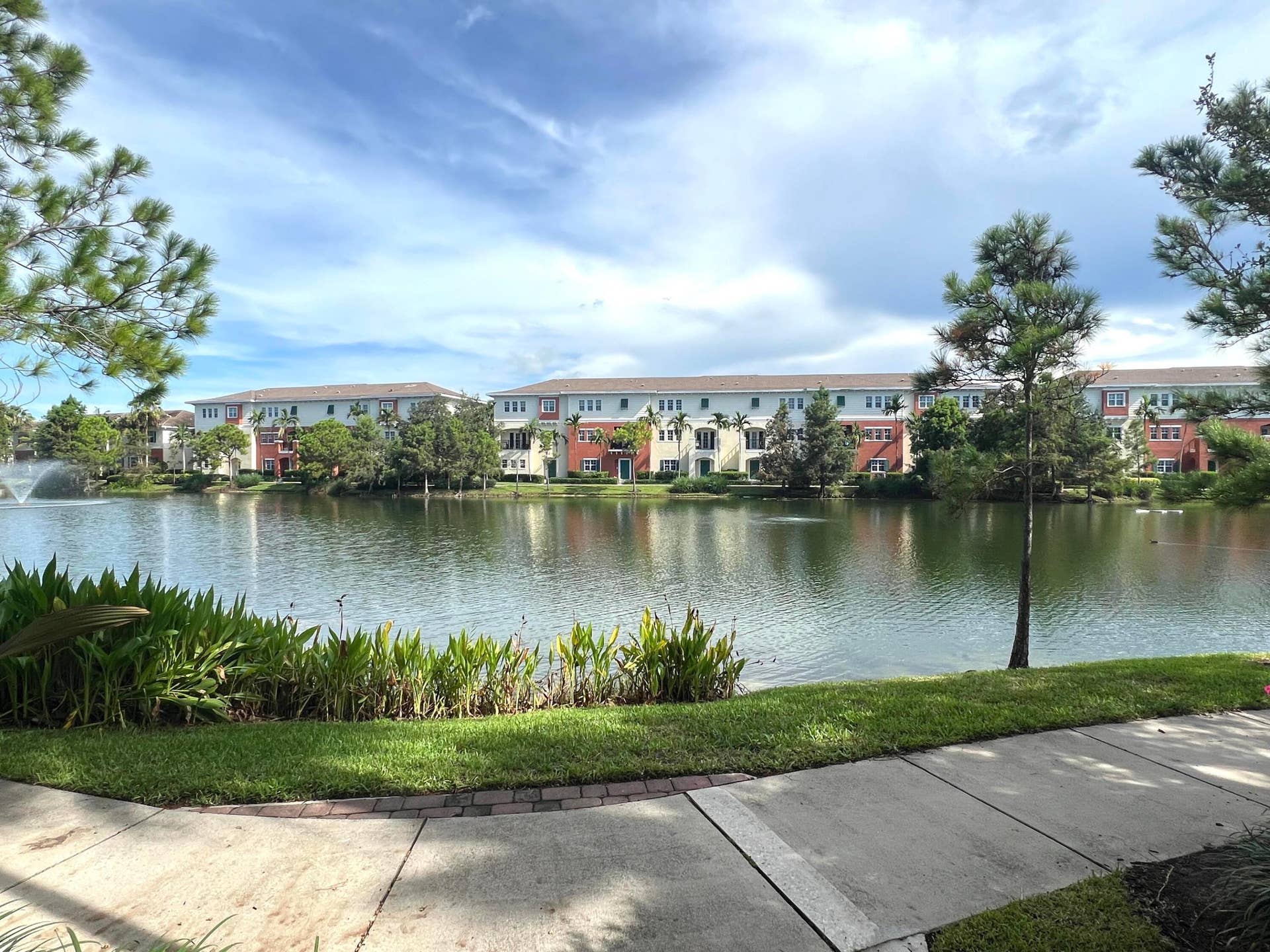 219 SW 7th Street, Pompano Beach, FL 33060 Simple stunning view