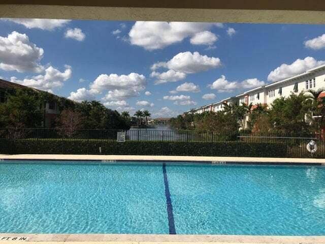 219 SW 7th Street, Pompano Beach, FL 33060 Community pool